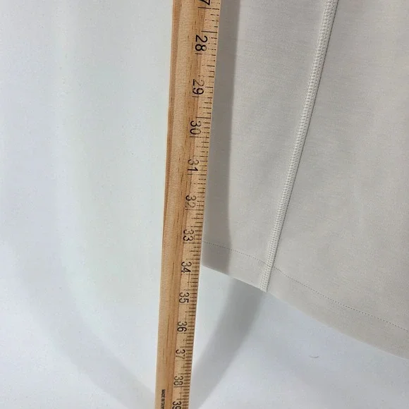 Lululemon LW6BZXS Softstreme High-Rise Straight-Leg Short Crop Pant Ivory Size 6 - Picture 11 of 12